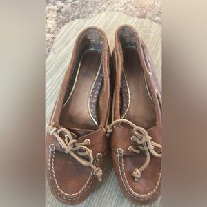 Women's Brown Sperry boat shoes guc, no damage, just reg wear. Sz 9